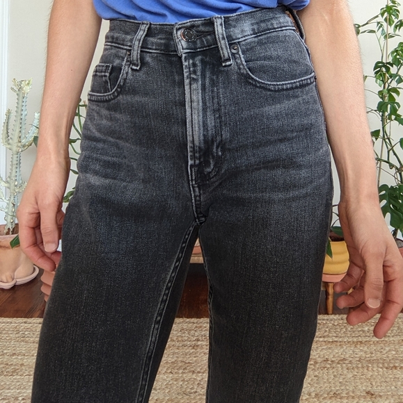 Everlane High Rise Faded Black Jeans - Picture 5 of 11